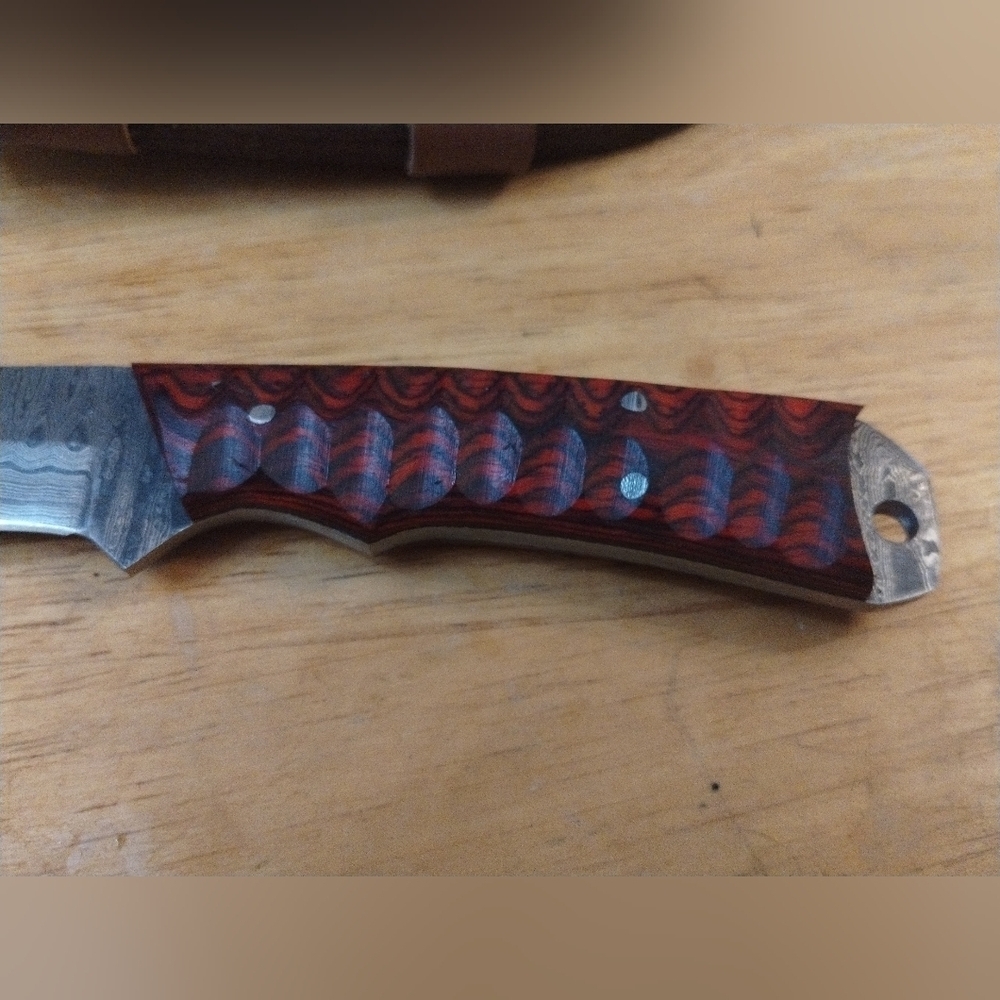 New Damascus steel blade men's hunting knife with sheath red handle - Picture 3 of 9